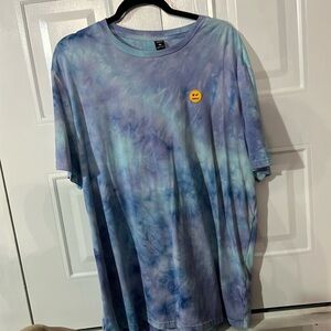 Beautiful shirt with a mix of color of blue and purple size 2XL